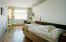 Copyright: Ake E:son Lindman Scandic Hallandia, Standard Single